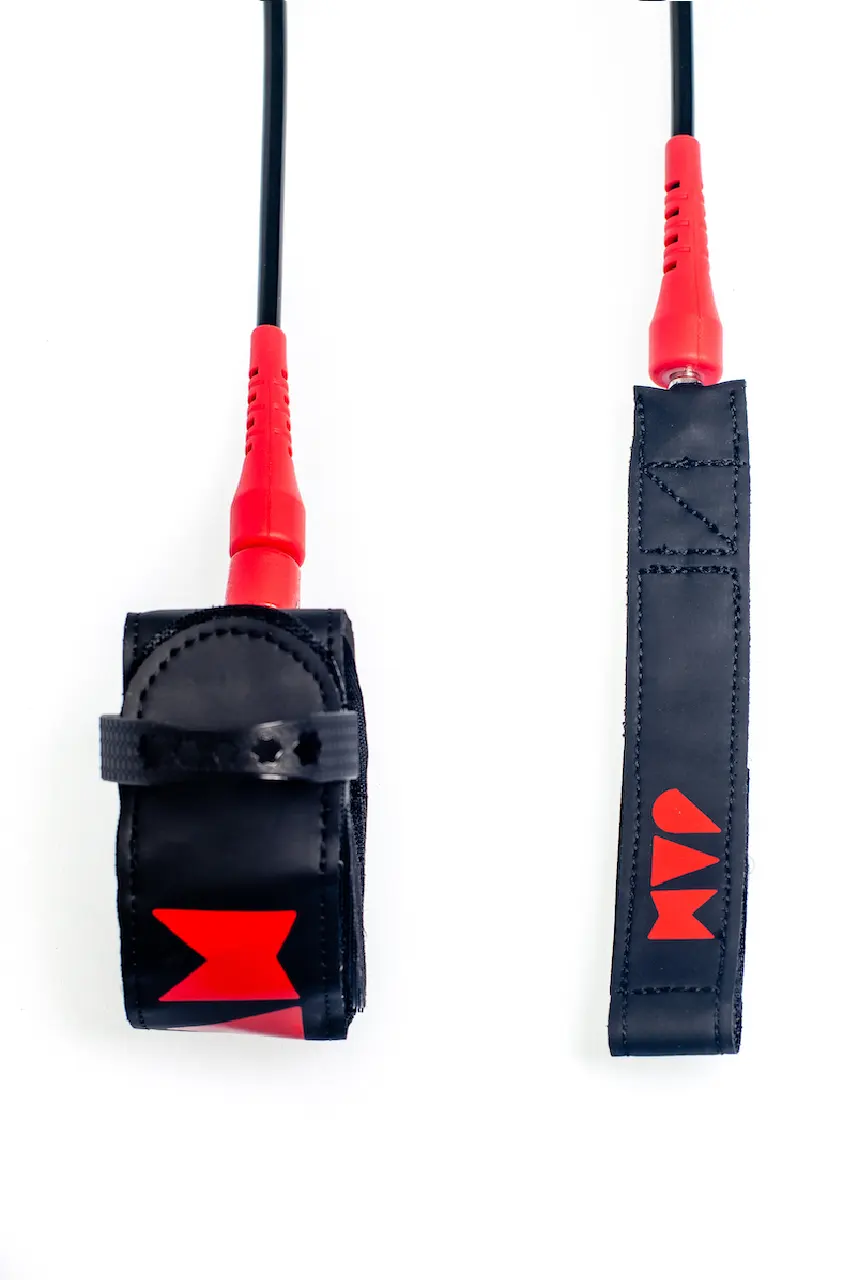 SHREDDER BLACK-RED LEASH